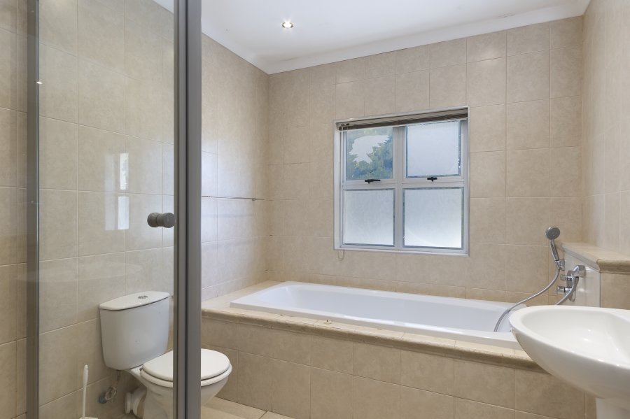 To Let 4 Bedroom Property for Rent in Heldervue Western Cape